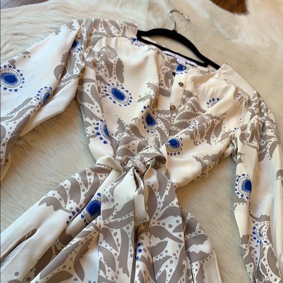 Diane Von Furstenberg Dresses & Skirts - Diane von Furstenberg Wrap Dress size 6